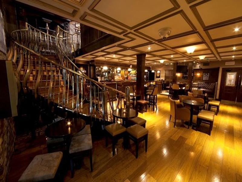 Court Yard Hotel 레익슬립 외부 사진